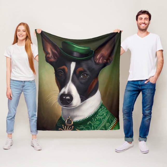 Couverture Polaire Chien Rat Terrier en robe de la Saint-Patrick (En situation)
