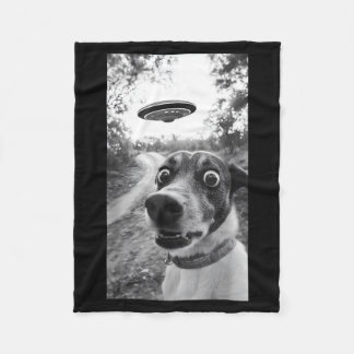 Couverture Polaire Chien surpris selfie avec un alien ufo drôle homme