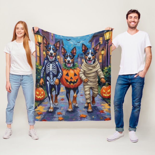 Couverture Polaire Chiens Blue Heeler faisant Trick-or-Treating en te (En situation)