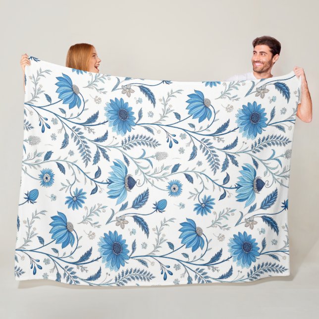 Couverture Polaire Chinoiserie Blue Echinacea Pattern (En situation)