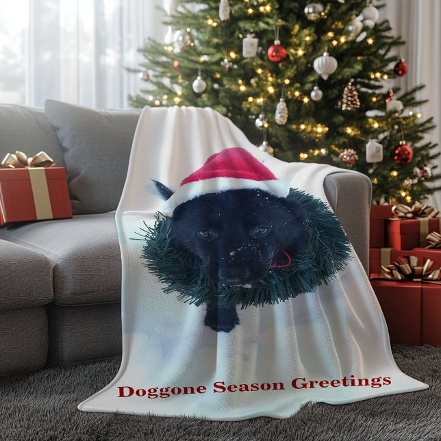 Couverture Polaire Chiot noir allemand dans une couronne (Black German Shepherd Puppy in a Wreath Fleece Blanket)