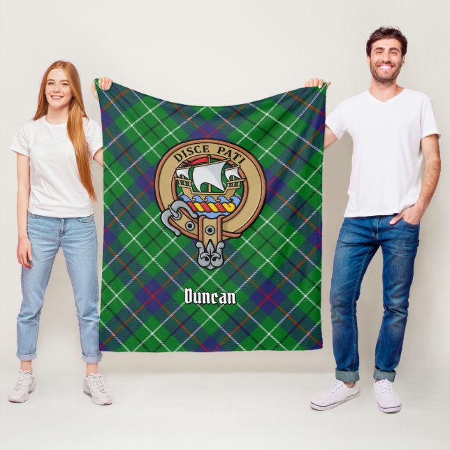 Couverture Polaire Clan Duncan Crest over Tartan (En situation)