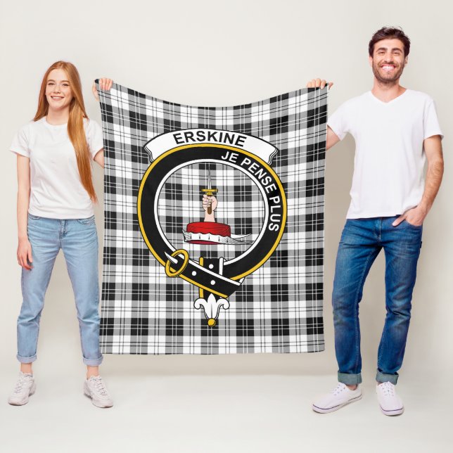 Couverture Polaire Clan Erskine noir et blanc Tartan Plaid (En situation)