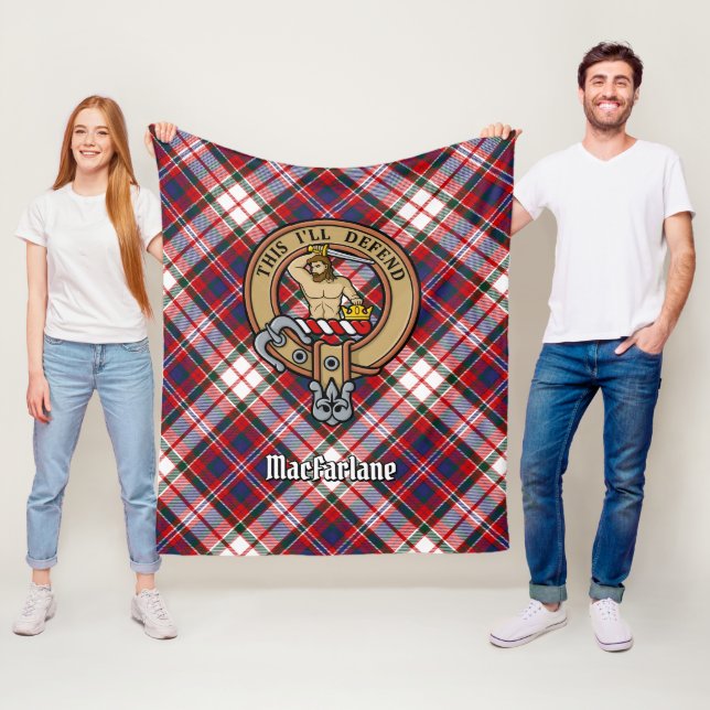 Couverture Polaire Clan MacFarlane Crest sur le tatan de robe (En situation)