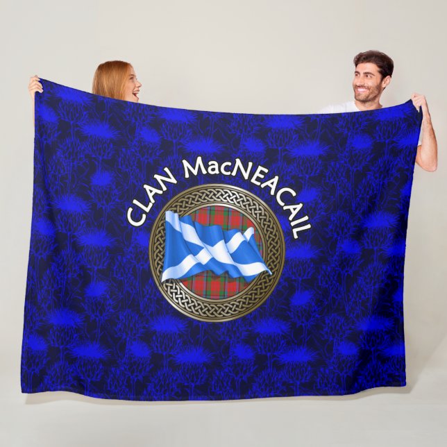 Couverture Polaire Clan MacNeacail Tartan Knot & Drapeau (En situation)