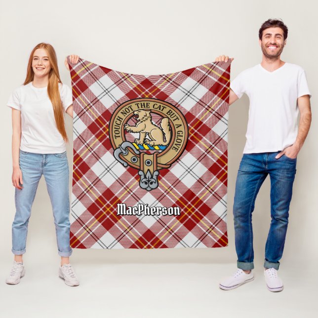 Couverture Polaire Clan MacPherson Crest sur la robe rouge Tartan (En situation)