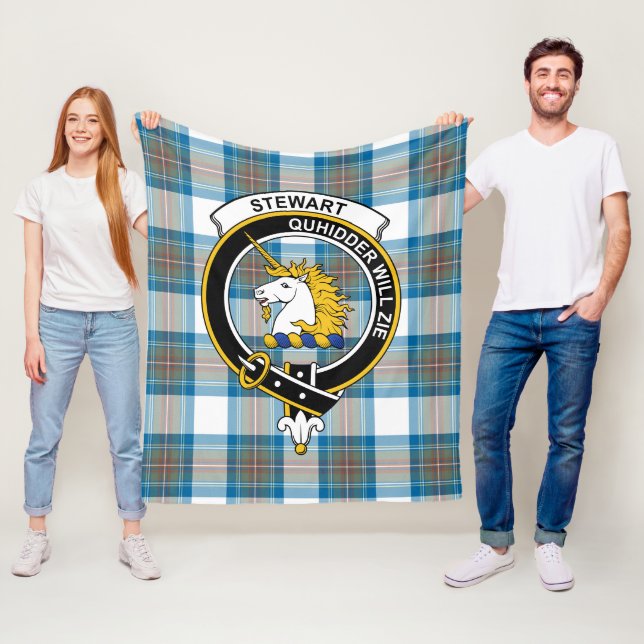Couverture Polaire Clan Stewart Muted Blue (of Appin) Tartan Plaid (En situation)