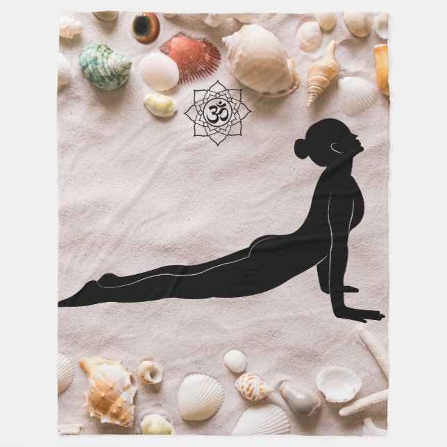 Couverture Polaire Coastal Serenity: Cobra Pose with Om Mandala (Devant)
