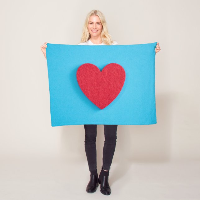 Couverture Polaire Coeur d'amour rouge (En situation)