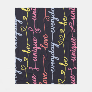 Couverture Polaire Coeurs de filles, mots motif sans couture.