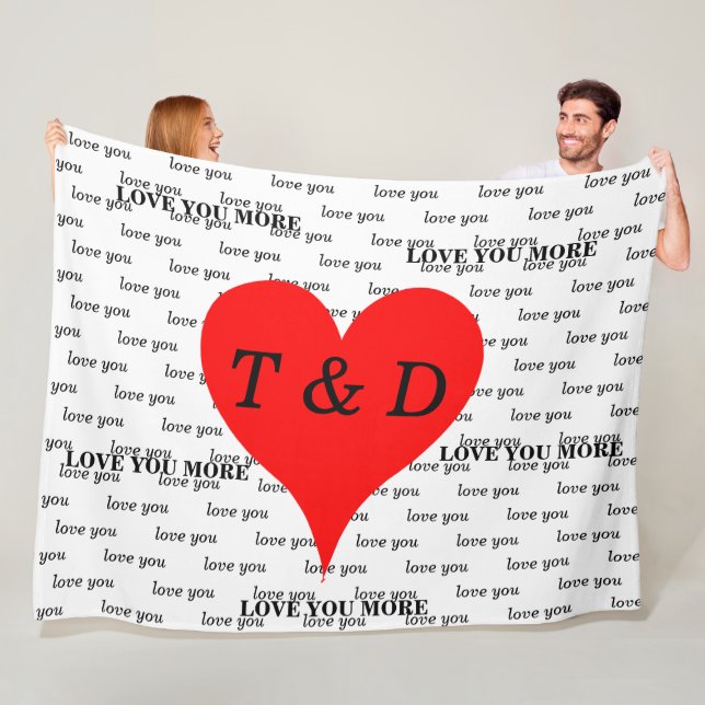 Couverture Polaire Cœurs rouges amour vous amour vous plus monogramme (En situation)