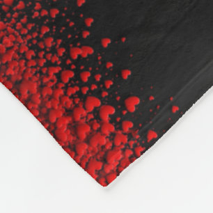 Couverture Polaire Cœurs rouges sur serviette noire