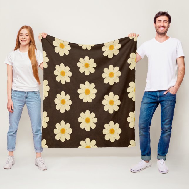 Couverture Polaire Conception de marguerites crème et jaune (En situation)