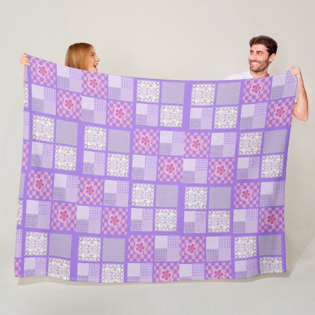 Couverture Polaire Conception en Patchwork rose et violet (En situation)