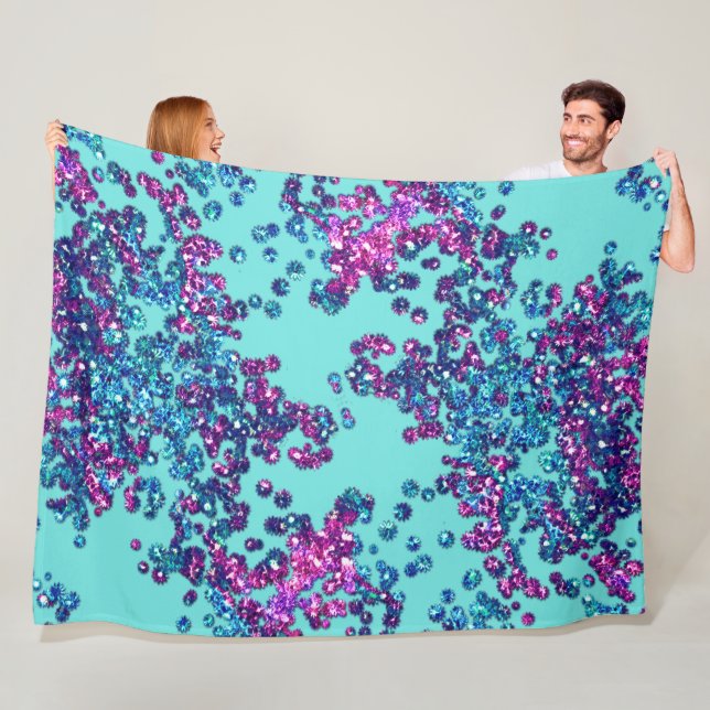 Couverture Polaire Confetti bleu rose violet (En situation)