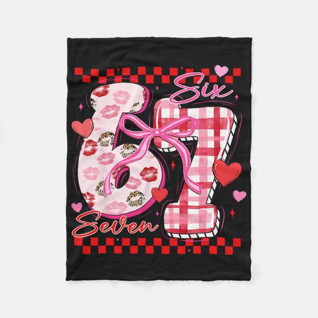 Couverture Polaire Coquette Valentine 67 Six Seven Cœur Arc Valentin (Devant)