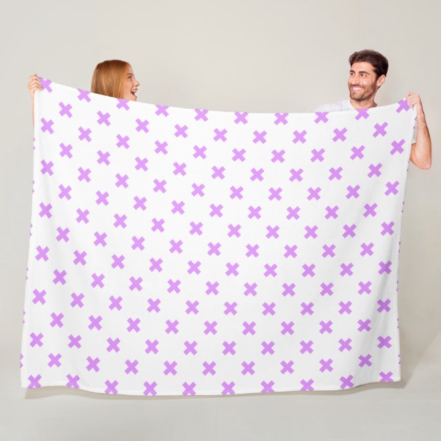 Couverture Polaire Crochets Lilac sur blanc (En situation)