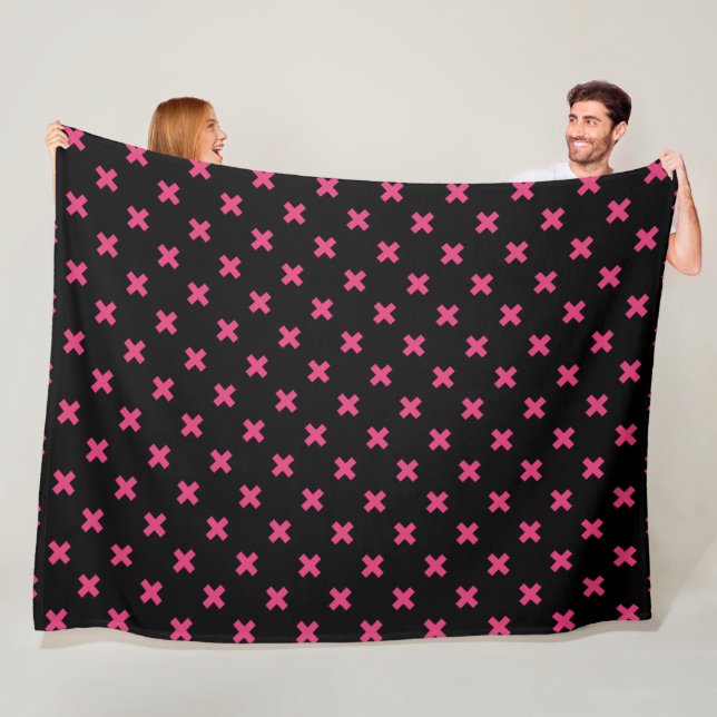 Couverture Polaire Crochis Fuchsia sur noir (En situation)