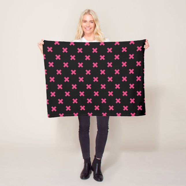 Couverture Polaire Crochis Fuchsia sur noir (En situation)