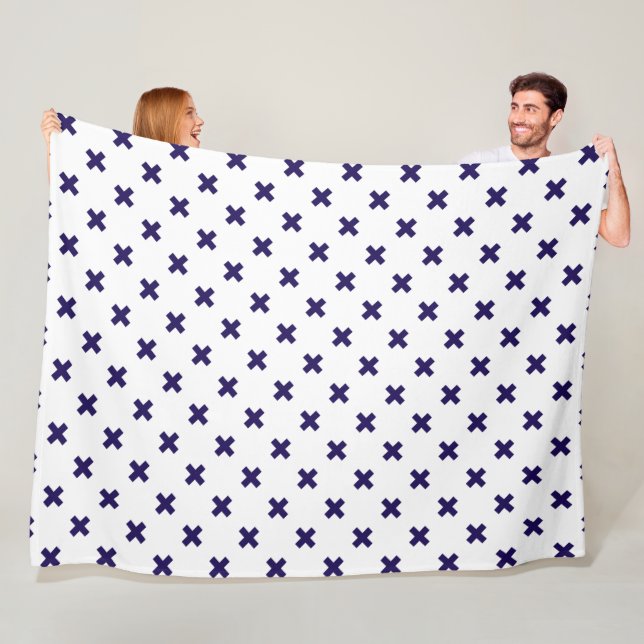 Couverture Polaire Croix bleu marine sur blanc (En situation)