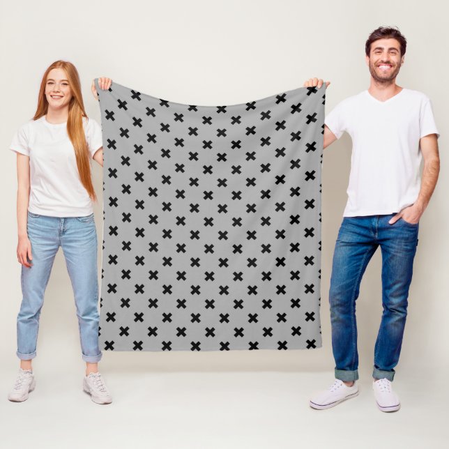 Couverture Polaire Croix noire coutures sur gris (En situation)