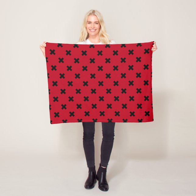 Couverture Polaire Croix noire sur le rouge (En situation)