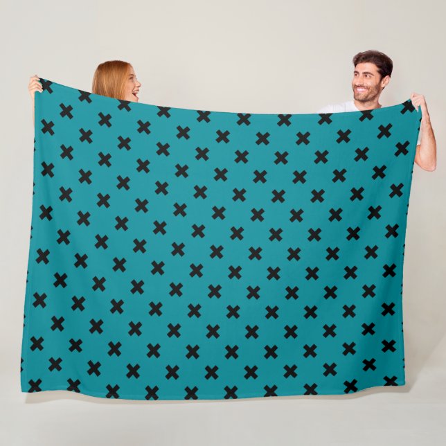 Couverture Polaire Croix noire sur turquoise (En situation)