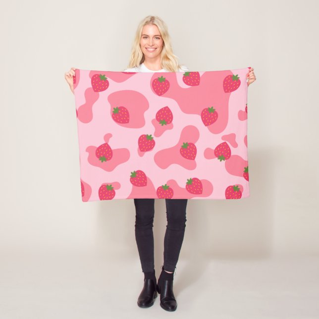 Couverture Polaire Cute Kawaii Motif de la vache fraise (En situation)