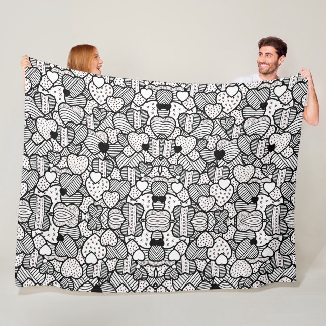 Couverture Polaire Cute noir blanc coeurs motif (En situation)