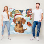 Couverture Polaire Dachshund Winter Wonderland Christmas Joy<br><div class="desc">Ce design festif reflète l'esprit joyeux de la période des fêtes, avec un adorable petit portant un chapeau de Père Noël. Le chien est niché dans un pays des merveilles hivernales, avec un bonhomme de neige, un sapin de Noël décoré et des cadeaux joliment emballés. Les flocons de neige tombent...</div>