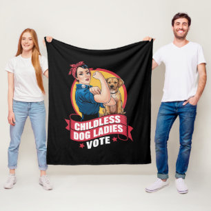Couverture Polaire Dames de chats sans enfants votent chien The Rivet