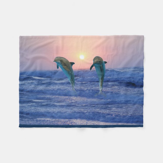 Couverture Polaire Dauphin de verdure au lever du soleil (Devant (Horizontal))