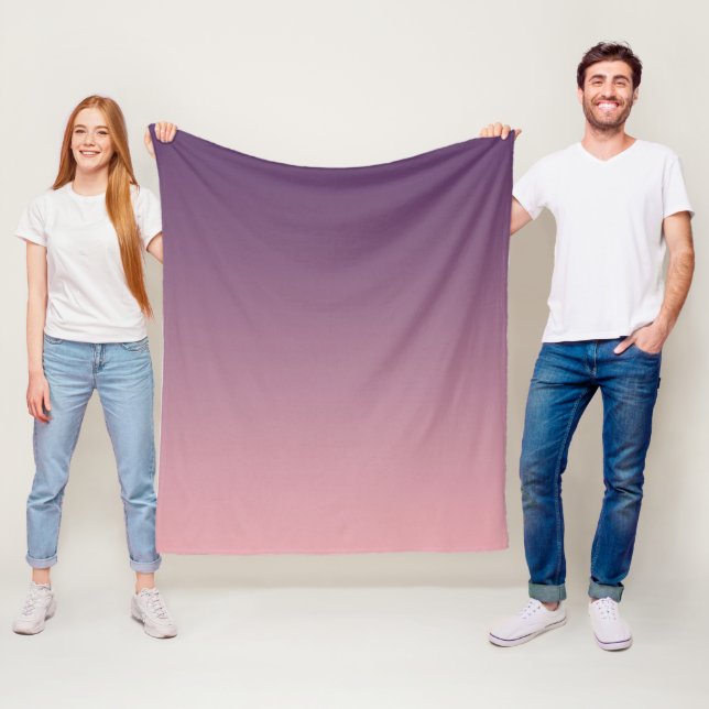 Couverture Polaire Dégradé rose et lilas, Ombre. (En situation)