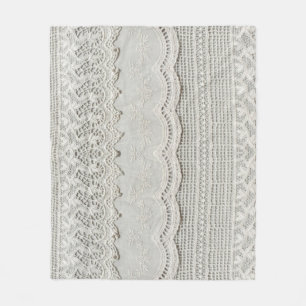 Couverture Polaire Dentelle blanche subtile, gros plan textile.