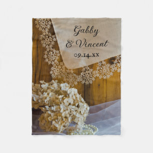 Couverture Polaire Dentelle de campagne et fleurs Mariage de grange