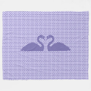 Couverture Polaire Deux cygnes et motif ondulé