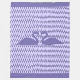Couverture Polaire Deux cygnes et motif ondulé