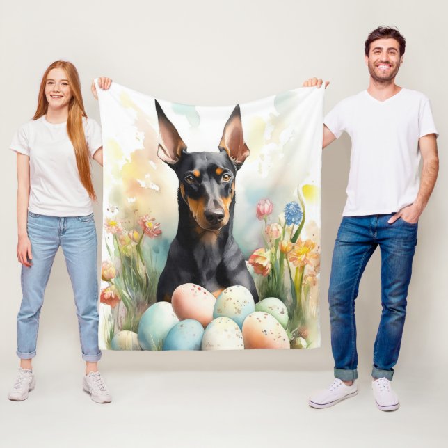 Couverture Polaire Doberman aux oeufs de Pâques (En situation)