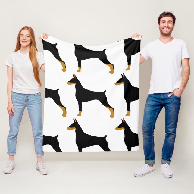 Couverture Polaire Doberman Pinscher silhouette noire et bronzée (En situation)