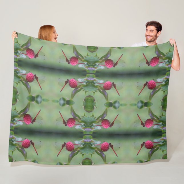 Couverture Polaire Dragonfly Rouge sur les fruits de bois de chien (En situation)