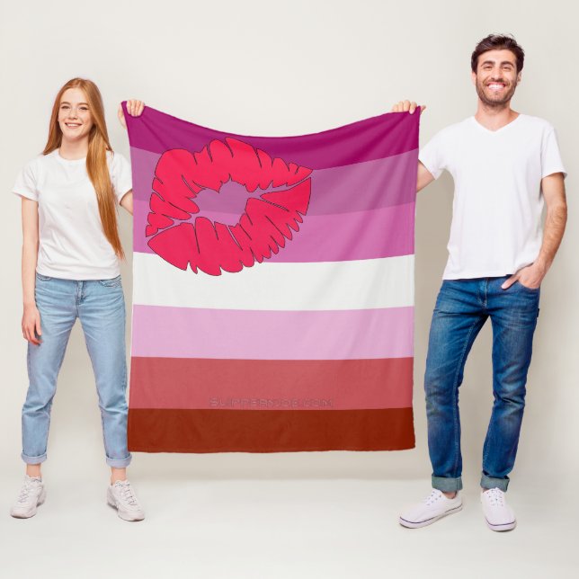 Couverture Polaire Drapeau de fierté lesbienne au rouge à lèvres Slip (En situation)