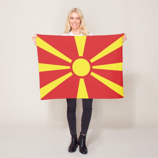 Couverture Polaire Drapeau de Macédoine du Nord (En situation)