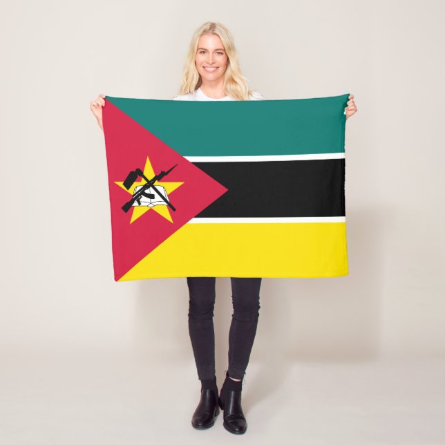 Couverture Polaire Drapeau du Mozambique (En situation)
