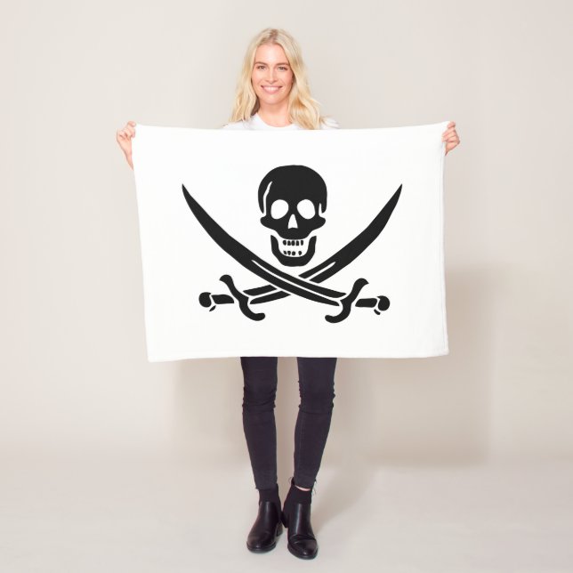 Couverture Polaire Drapeau pirate crâne épées croisées (En situation)