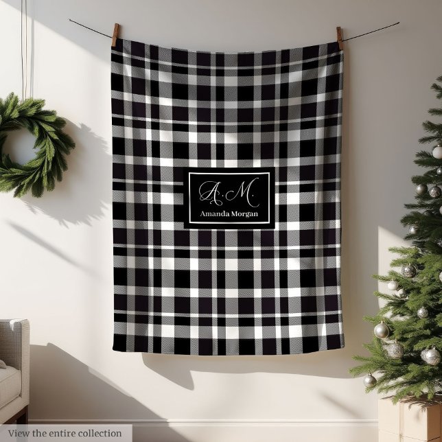 Couverture Polaire Écharpe tendance moderne à carreaux avec monogramm (Trendy Modern Plaid in Grey Hues Monogram Throw Fleece Blanket)