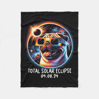 Couverture Polaire Eclipse Carlin portant des gles Pet Avril 8 2024