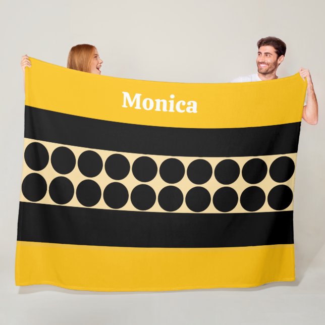 Couverture Polaire Elegant black   &  yellowpolka dots monogram name (En situation)