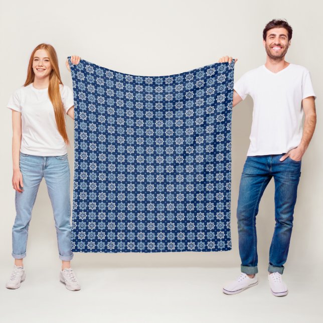 Couverture Polaire Elégant modèle floral Mandala bleu (En situation)