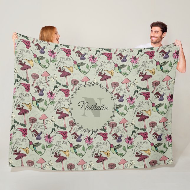 Couverture Polaire Elégant Sage Green Flowers & Hummingbird Monogramm (En situation)