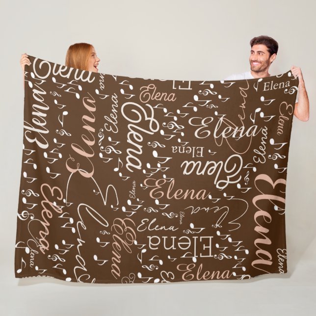 Couverture Polaire Elena nom personnalisé notes musicales brun (En situation)